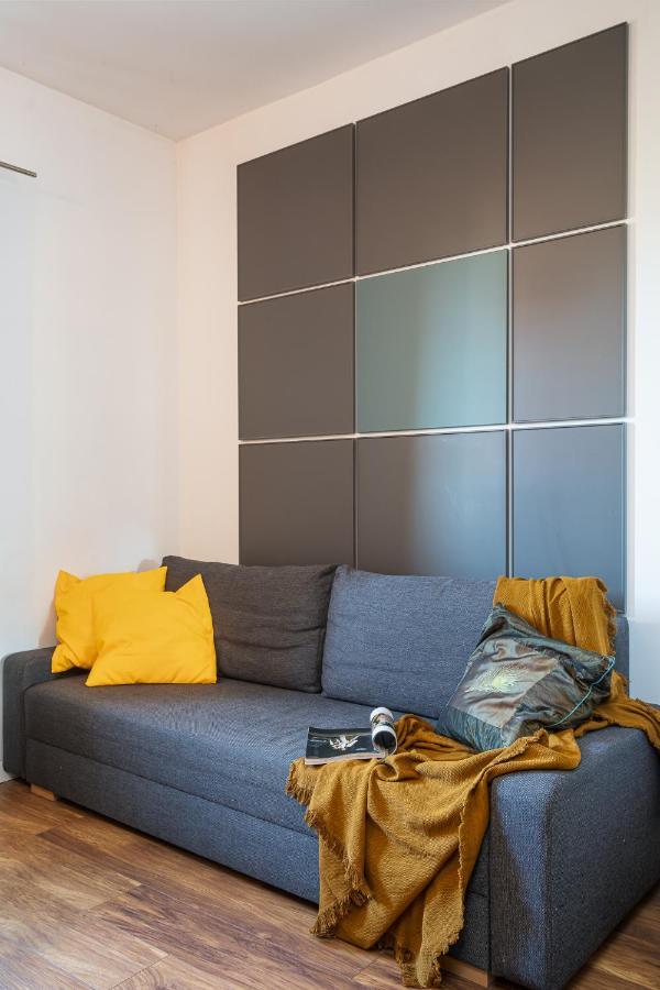 Solny Square Aparthotel Breslavia Esterno foto