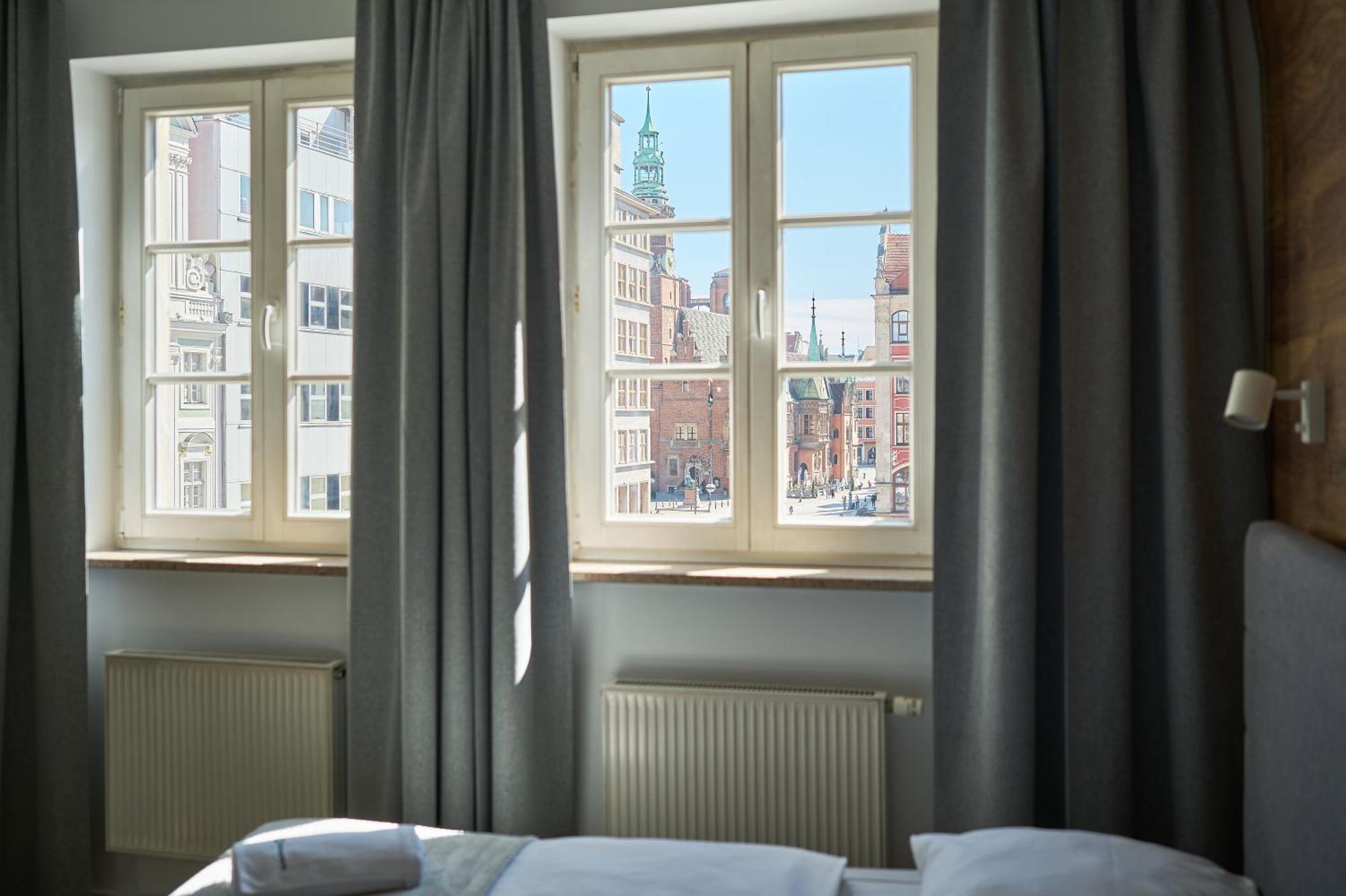 Solny Square Aparthotel Breslavia Esterno foto