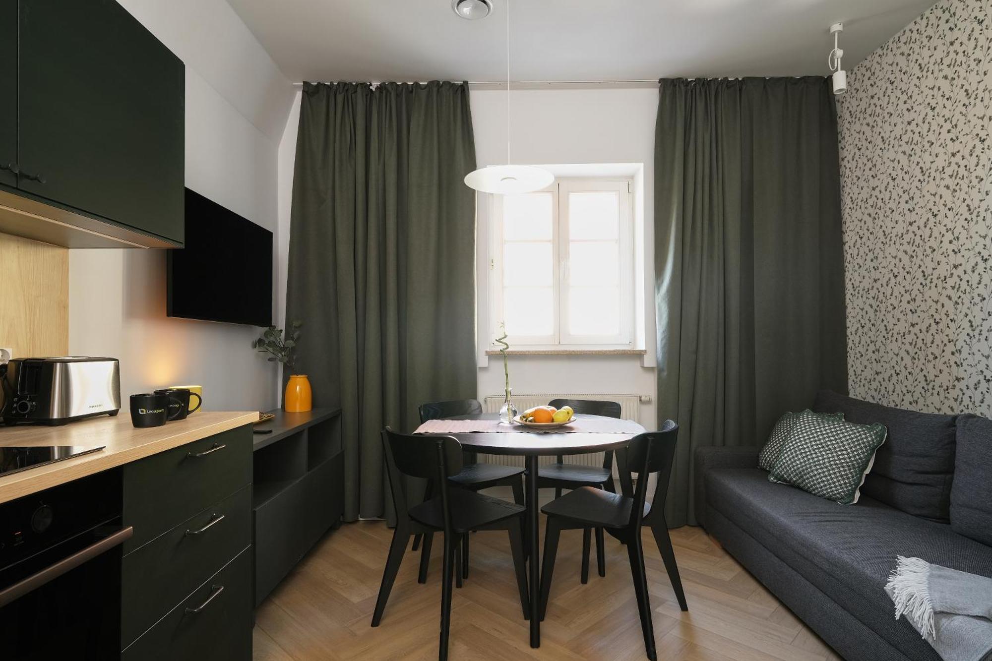 Solny Square Aparthotel Breslavia Esterno foto