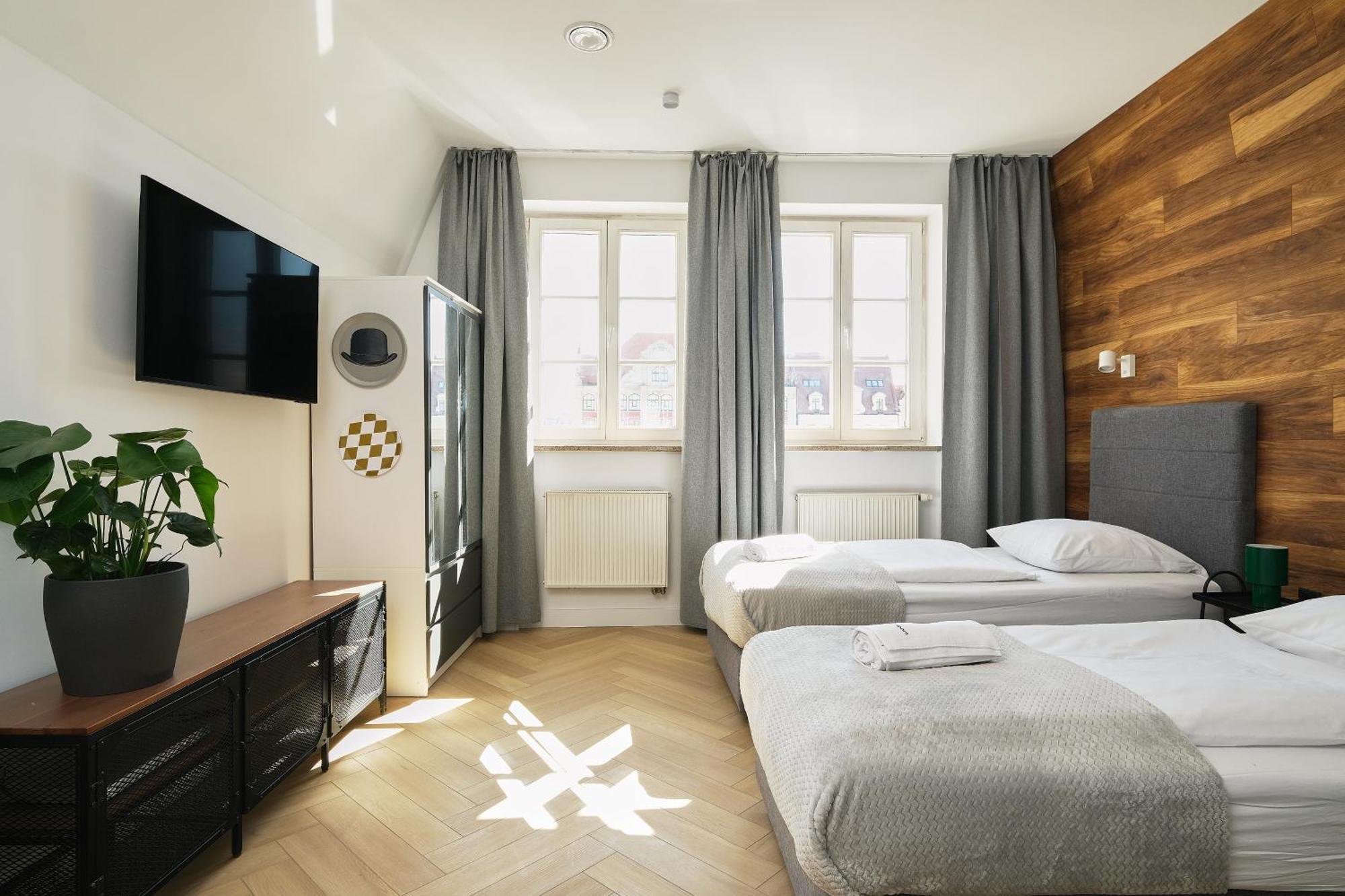 Solny Square Aparthotel Breslavia Esterno foto