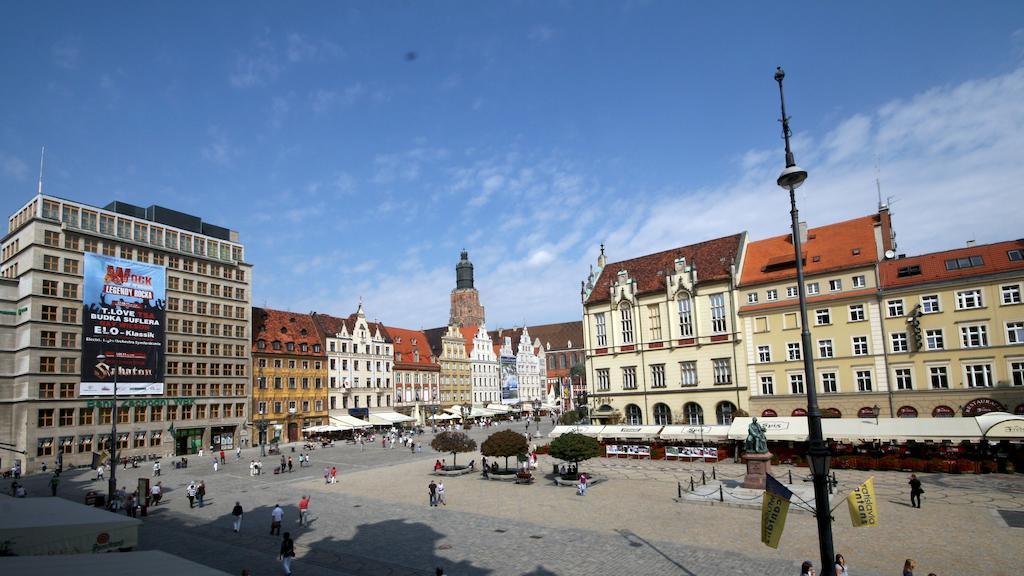 Solny Square Aparthotel Breslavia Esterno foto
