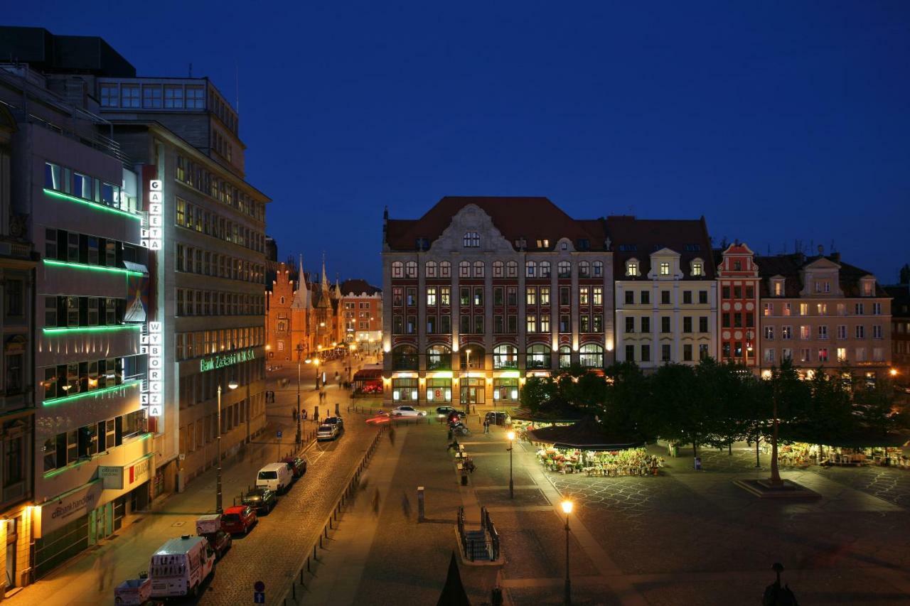 Solny Square Aparthotel Breslavia Esterno foto