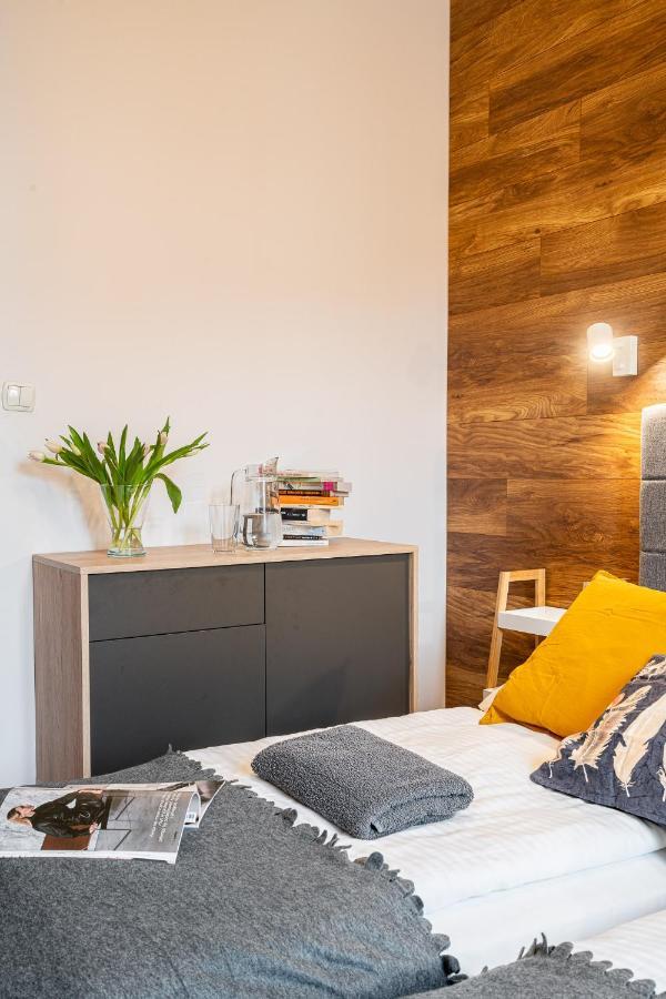 Solny Square Aparthotel Breslavia Esterno foto
