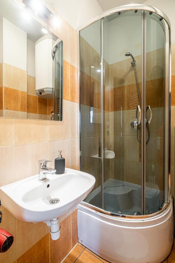 Solny Square Aparthotel Breslavia Esterno foto