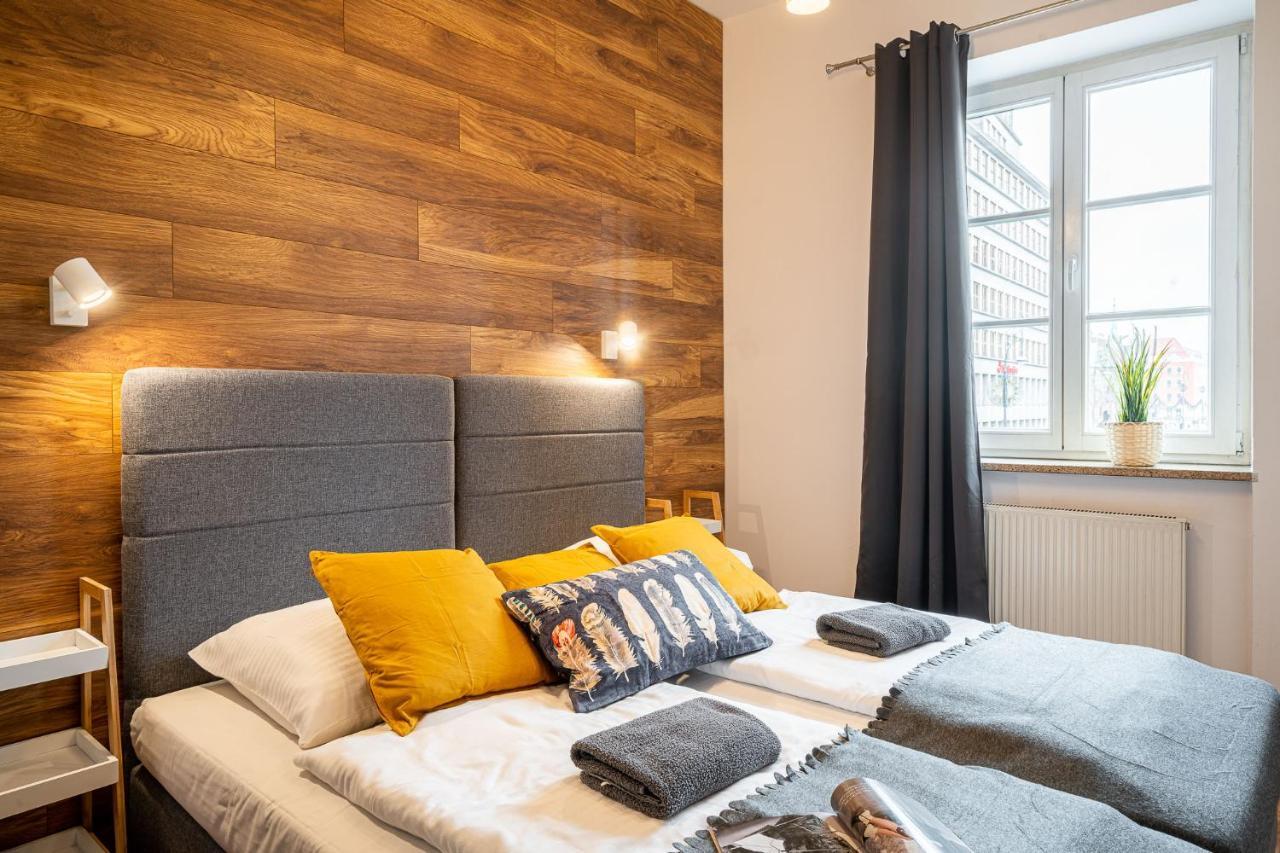 Solny Square Aparthotel Breslavia Esterno foto