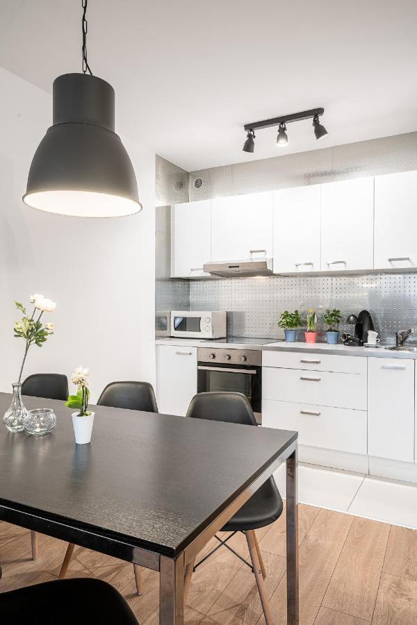 Solny Square Aparthotel Breslavia Esterno foto