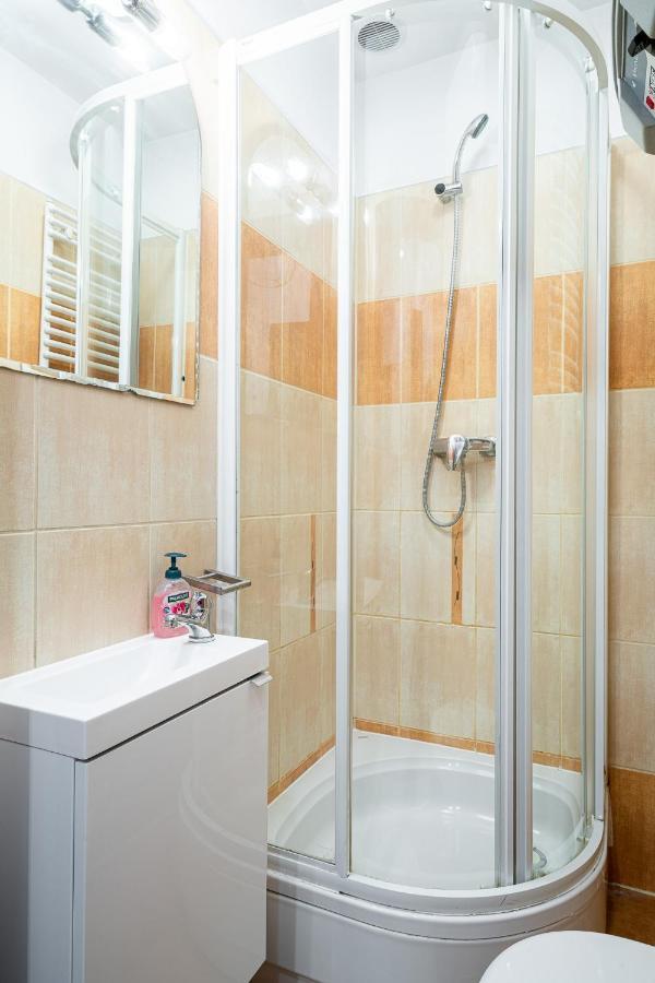 Solny Square Aparthotel Breslavia Esterno foto