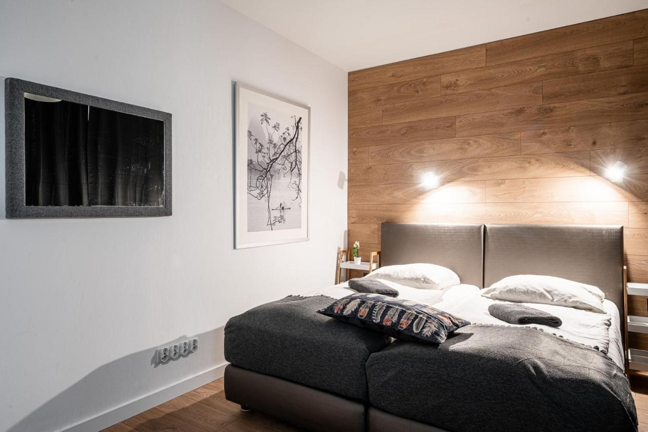 Solny Square Aparthotel Breslavia Esterno foto