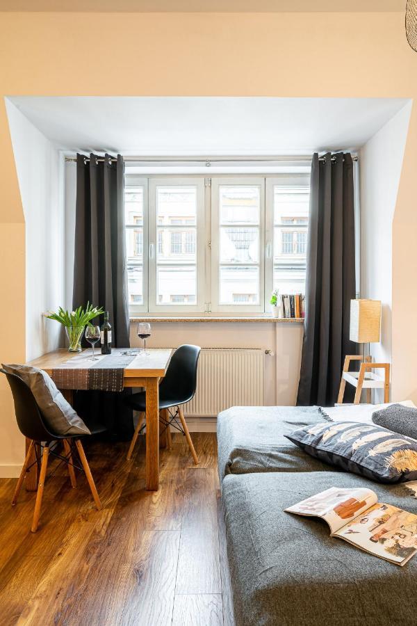 Solny Square Aparthotel Breslavia Esterno foto