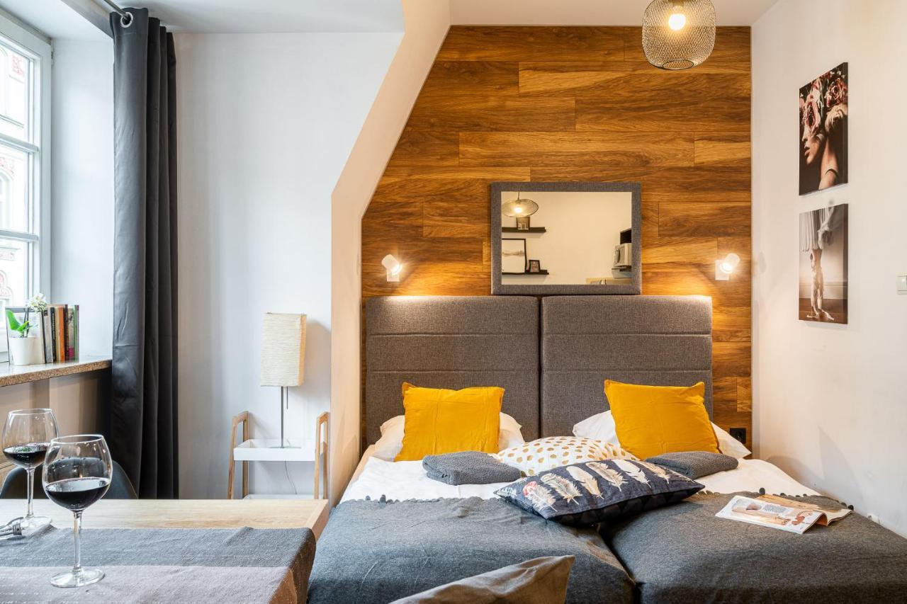 Solny Square Aparthotel Breslavia Esterno foto