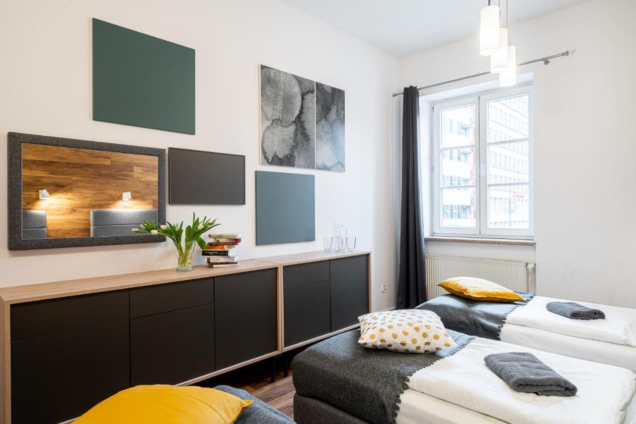 Solny Square Aparthotel Breslavia Esterno foto
