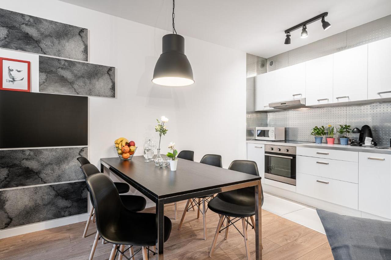 Solny Square Aparthotel Breslavia Esterno foto