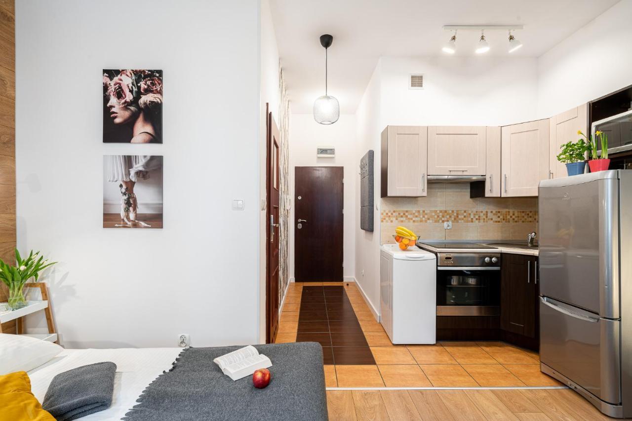Solny Square Aparthotel Breslavia Esterno foto