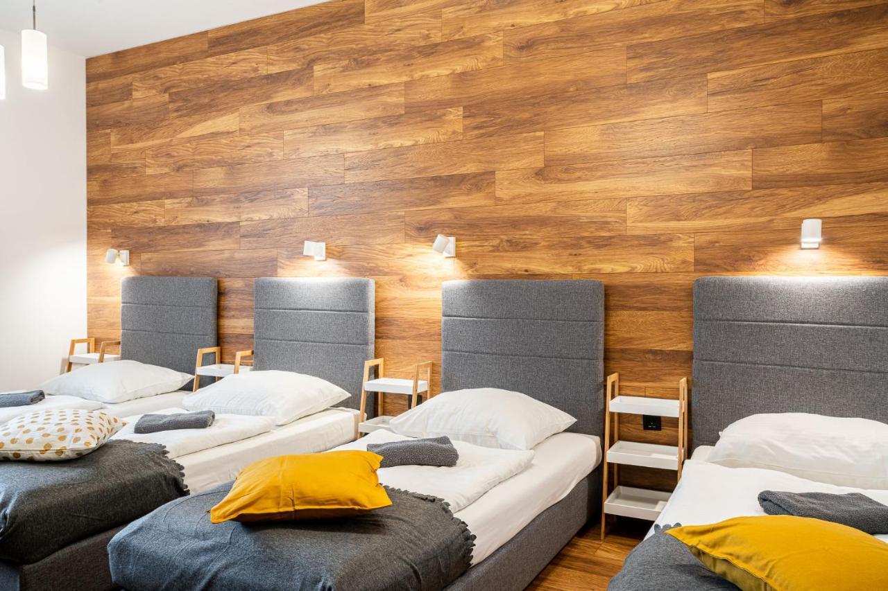Solny Square Aparthotel Breslavia Esterno foto